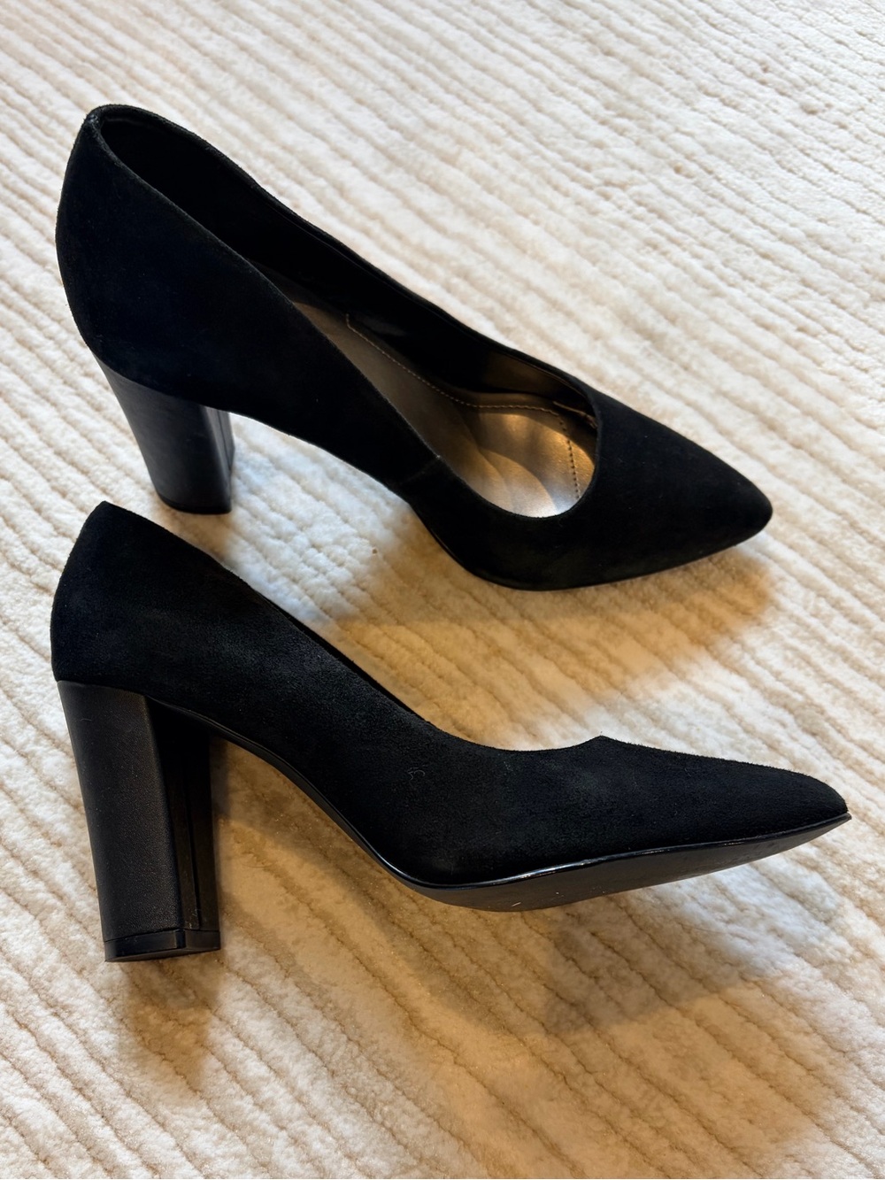 Tahari Black Suede Pointed Toe Block Heel Pumps